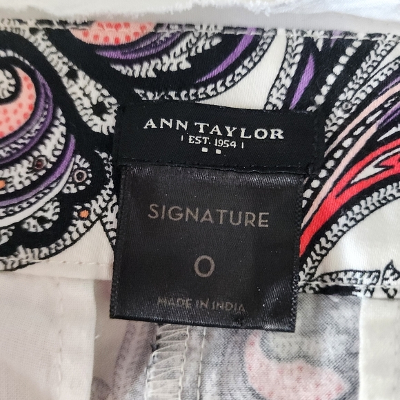 Ann Taylor Paisley Print Crop Pants Zipper & Button Closure Pockets Size 0 - Picture 6 of 6